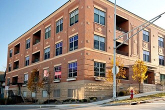 The Medallion: Fully Furnished Utilities Incl in Madison, WI - Foto de edificio - Building Photo