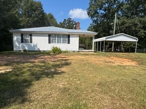 1426 Edgeworth Dr E in Northport, AL - Building Photo - Building Photo