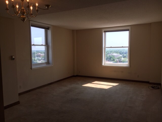 123 N Locust St-Unit -906 in Grand Island, NE - Building Photo - Building Photo