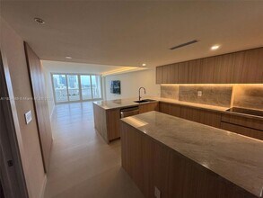1717 N Bayshore Dr, Unit A-2539 in Miami, FL - Building Photo - Building Photo
