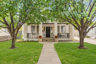 810 Turner Ave in Dallas, TX - Building Photo