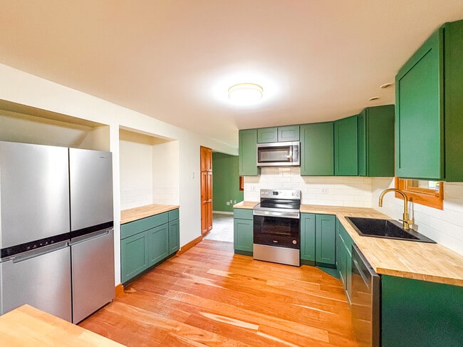 175 Palmer Ct in Shelburne, VT - Foto de edificio - Building Photo