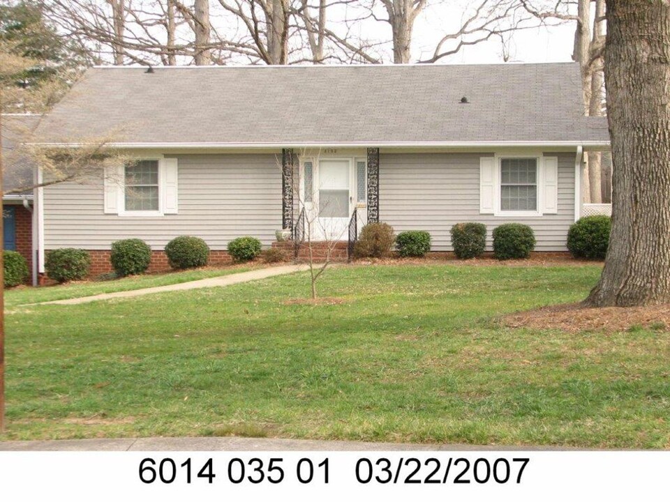 3153 Bonhurst Dr in Winston-Salem, NC - Building Photo