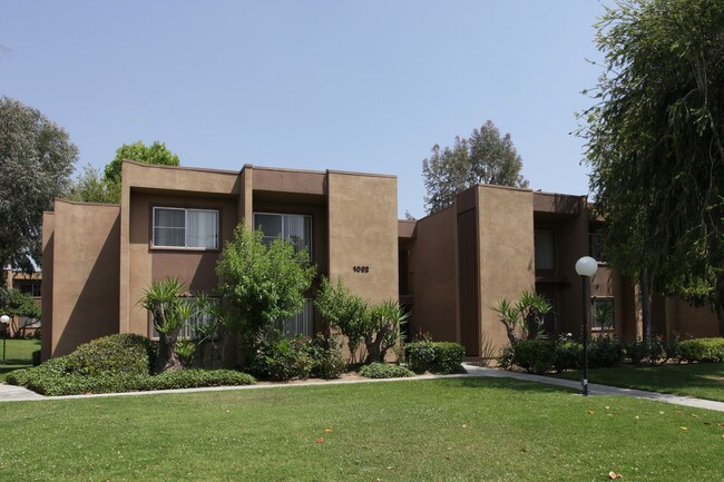 Springbrook Park Apartments in Riverside, CA - Building Photo - Building Photo