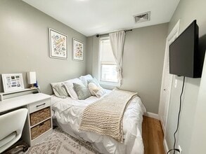 201 W 3rd St, Unit F in Boston, MA - Foto de edificio - Building Photo