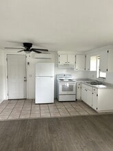 8129 Cass Rd in Zephyrhills, FL - Building Photo - Building Photo