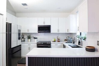 20917 NE 8th Ave in Miami, FL - Building Photo - Building Photo