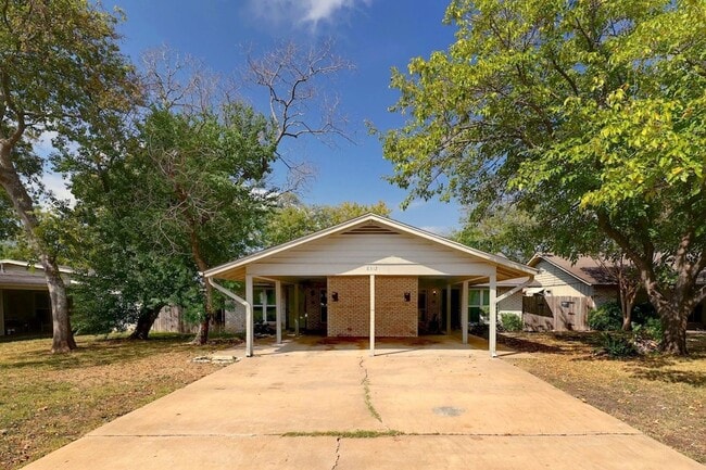 8312 Bowling Green Dr, Unit 1 in Austin, TX - Foto de edificio - Building Photo