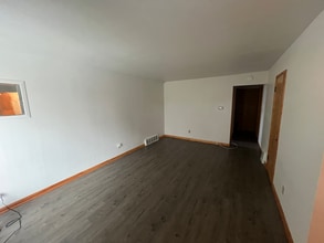 9419 Behrwald Ave in Brooklyn, OH - Foto de edificio - Building Photo