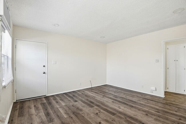 1112 W 92nd St in Los Angeles, CA - Building Photo - Building Photo