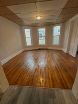 405 1/2 Douglas St, Unit 1 in Bloomington, IL - Building Photo