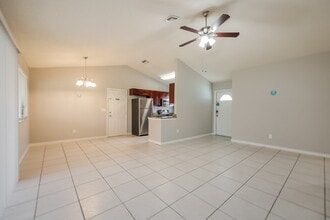 8476 Coral Dr in Ft. Myers, FL - Foto de edificio - Building Photo