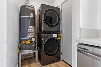 1524 N Sycamore St in Santa Ana, CA - Building Photo - Building Photo