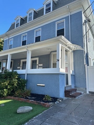 34 Pleasant St in Wakefield, MA - Building Photo