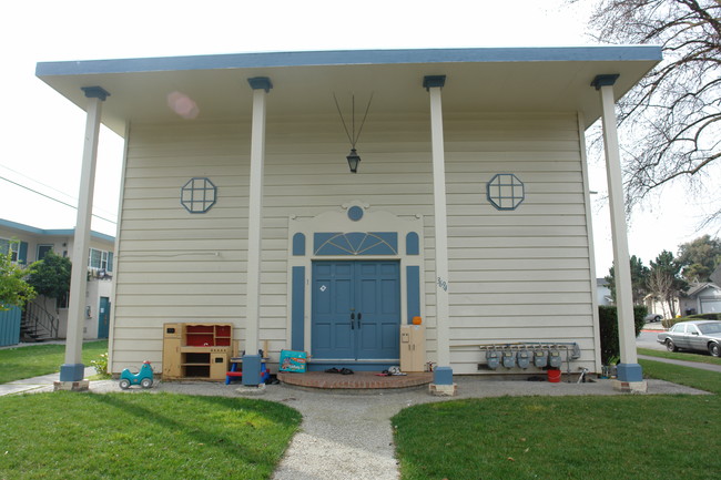 3694 Waterbury Ct in San Jose, CA - Foto de edificio - Building Photo