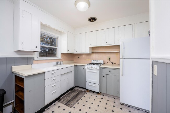 property at 30 Lakeview Terrace