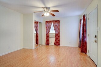 1402 W Congress St in Denton, TX - Building Photo - Building Photo