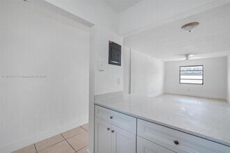 405 W 11th St in Hialeah, FL - Building Photo - Building Photo