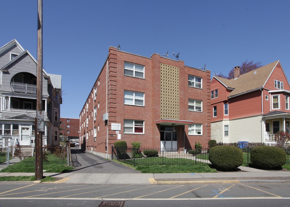 495 Maple Ave in Hartford, CT - Building Photo