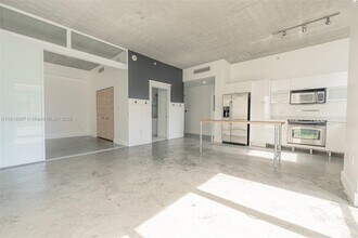 133 NE 2nd Ave, Unit 312 in Miami, FL - Building Photo - Building Photo