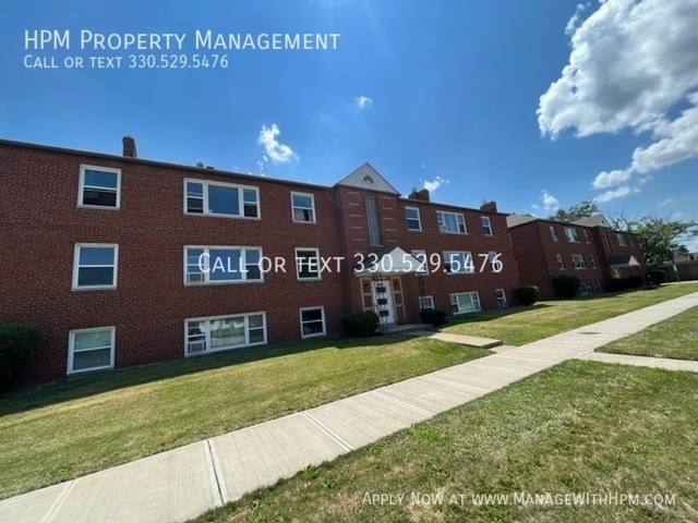 13725 Lakewood Heights Blvd in Cleveland, OH - Building Photo