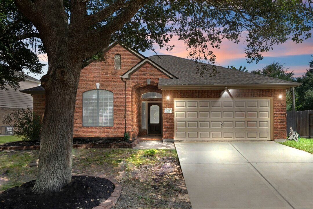 530 Lockland Ln in League City, TX - Foto de edificio