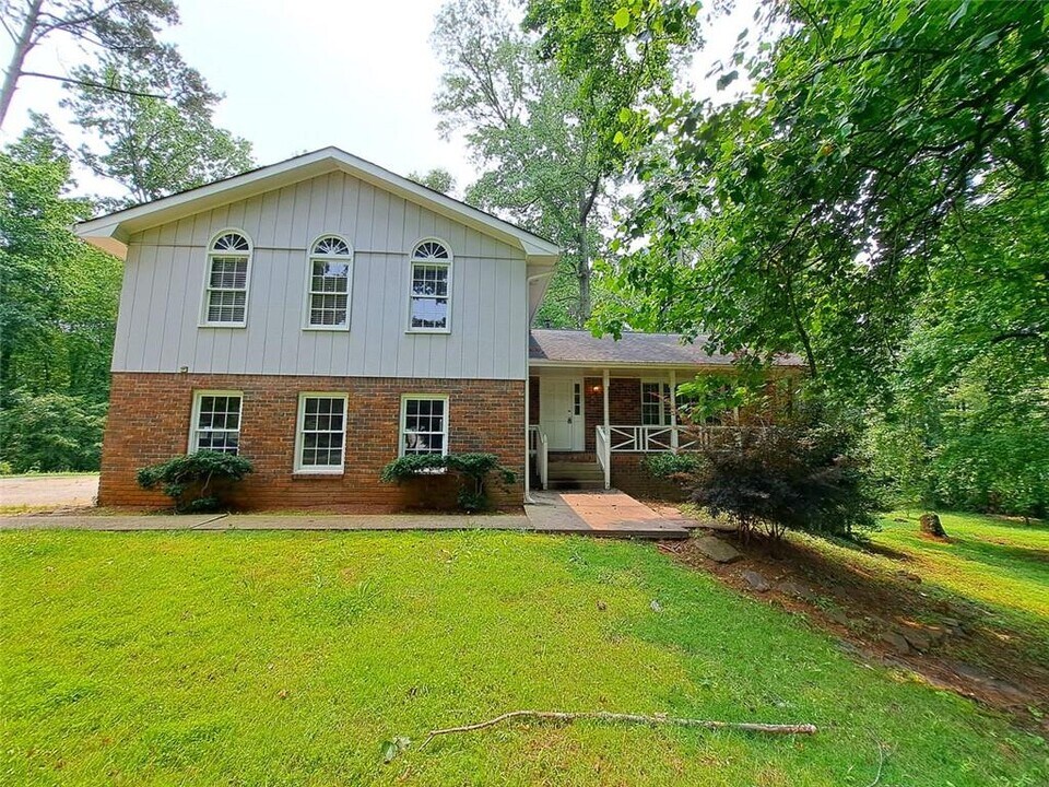 844 Chandler Dr SW in Lawrenceville, GA - Building Photo
