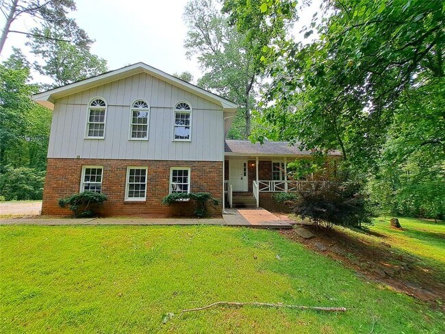 property at 844 Chandler Dr SW