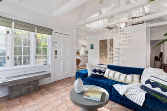 2427 N Gower St in Los Angeles, CA - Building Photo - Building Photo