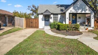 611 W Page Ave in Dallas, TX - Building Photo