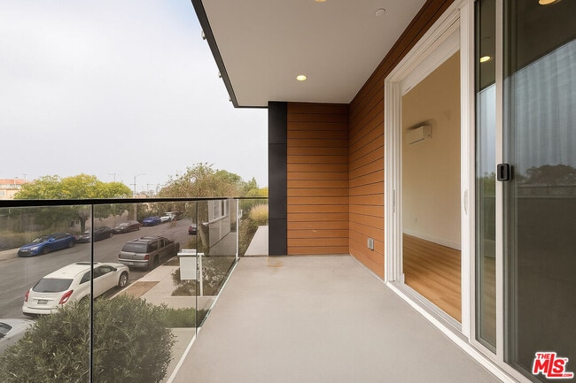 5813 Lexington Ave in Los Angeles, CA - Building Photo - Building Photo