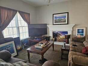 557 Wisteria Dr in Woodstock, GA - Building Photo - Building Photo