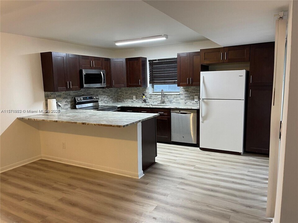 2806 S University Dr, Unit 1 in Davie, FL - Building Photo