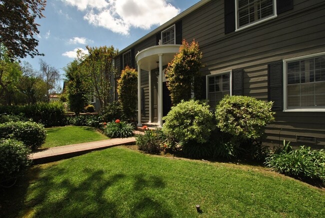 3927 Myrtle Avenue in Long Beach, CA - Building Photo - Building Photo