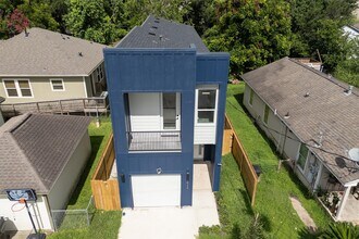 2413 Harlem St in Houston, TX - Building Photo - Building Photo