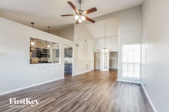 415 Justice Dr in Cedar Hill, TX - Foto de edificio - Building Photo