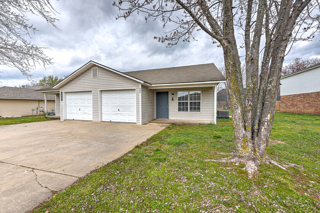 4660 W Dover St in Fayetteville, AR - Foto de edificio