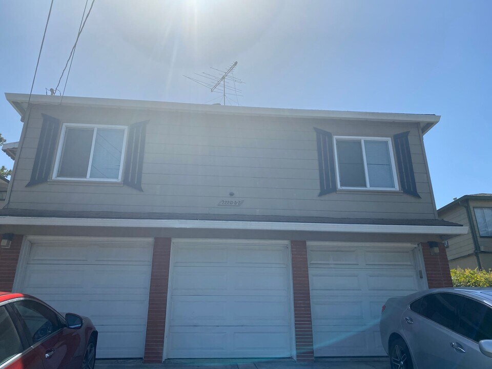 22217 Main St in Hayward, CA - Building Photo