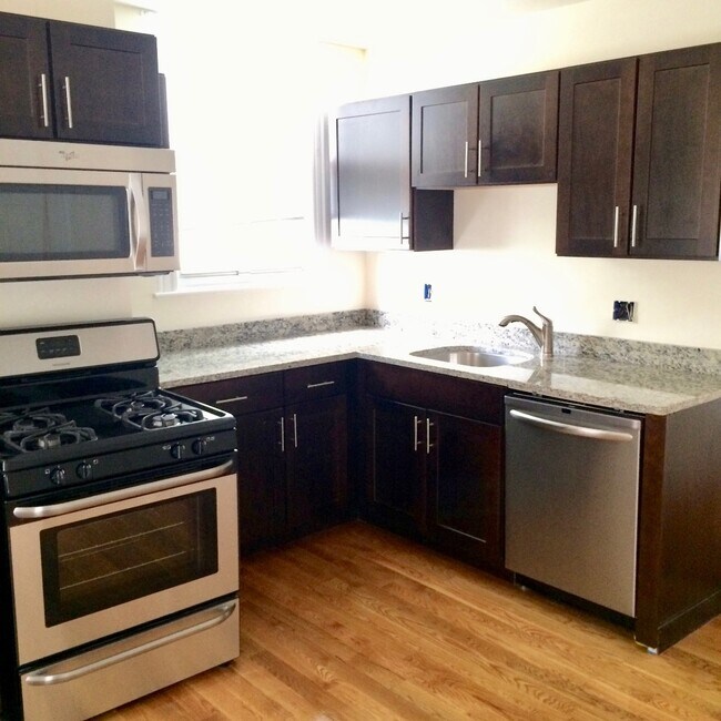 301 Lexington St, Unit 3 in Boston, MA - Foto de edificio - Building Photo
