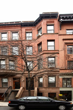 311 W 76th St in New York, NY - Foto de edificio - Building Photo