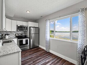 829 Portage Lakes Drive in Akron, OH - Building Photo - Building Photo
