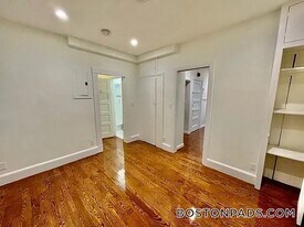 4 Garden Ct St in Boston, MA - Building Photo