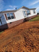 4823 Drake Rd in Cedar Hill, TN - Building Photo