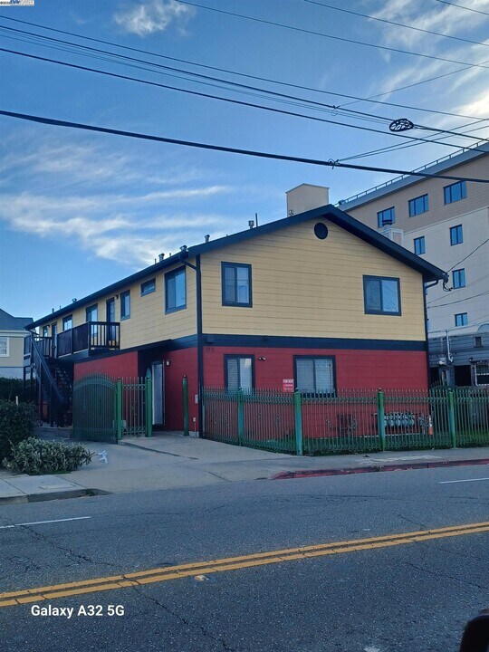 1214 Ashby Ave in Berkeley, CA - Building Photo