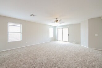 7030 S 44th Ln in Phoenix, AZ - Building Photo - Building Photo