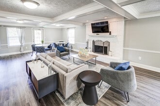 Meridian Court in Indianapolis, IN - Building Photo - Building Photo