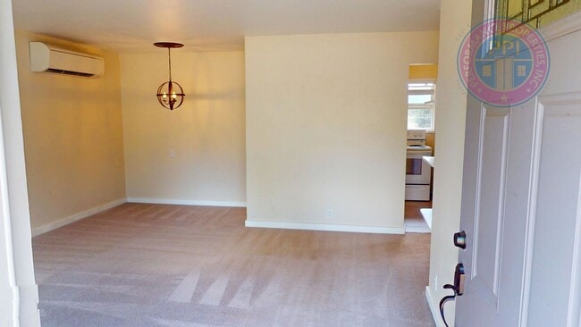 574 Holmes Ln in Oregon City, OR - Building Photo - Building Photo