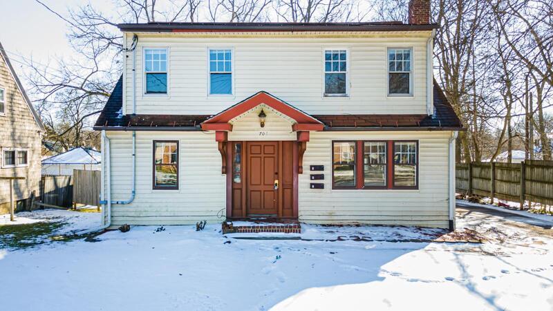 706 E Mt Hope Ave in Lansing, MI - Foto de edificio