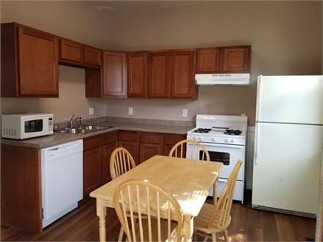 604 W Elm St in Urbana, IL - Building Photo - Building Photo