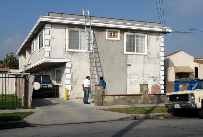 11037 Burin Ave in Lennox, CA - Building Photo - Building Photo